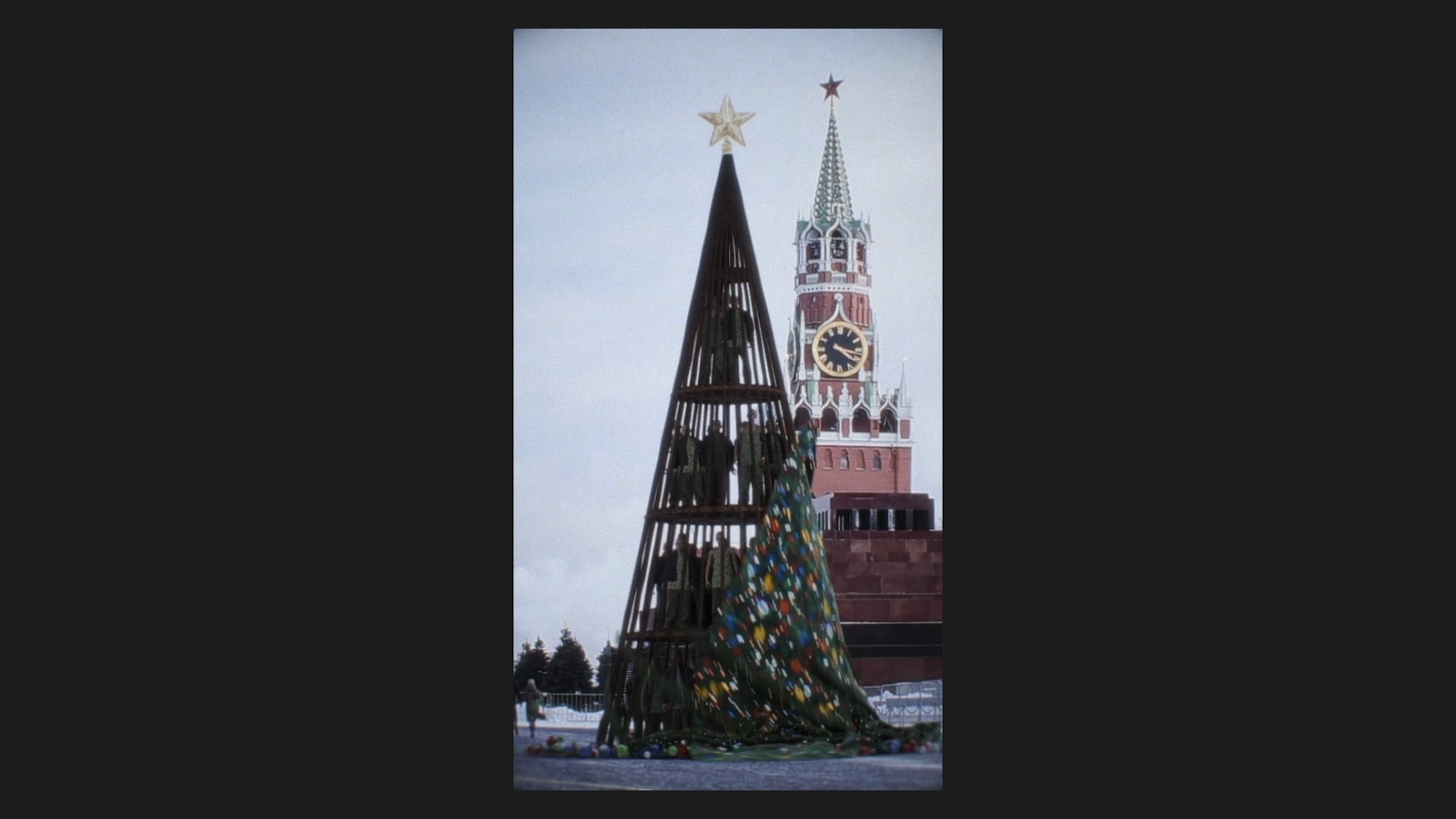 Christmas tree with the prisoners of war